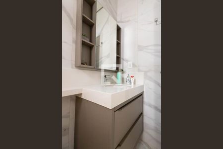 Casa de condomínio para alugar com 197m², 3 quartos e 4 vagas Casa de condomínio para alugar com 197m², 3 quartos e 4 vagasBanheiro da Suíte 2