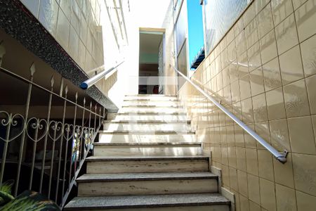 Casa à venda com 600m², 4 quartos e 1 vaga Casa à venda com 600m², 4 quartos e 1 vagaescada