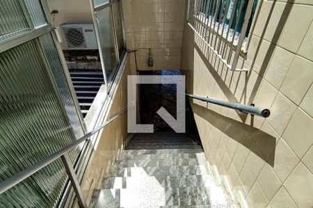 Casa à venda com 600m², 4 quartos e 1 vaga Casa à venda com 600m², 4 quartos e 1 vagaescada