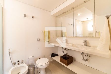 Apartamento para alugar com 262m², 2 quartos e 2 vagas Apartamento para alugar com 262m², 2 quartos e 2 vagasBanheiro da Suíte 1