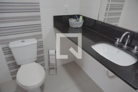 Casa de condomínio à venda com 169m², 3 quartos e 3 vagasBanheiro