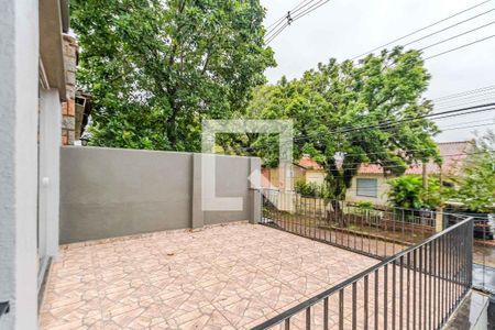 Casa à venda com 250m², 4 quartos e 2 vagas Casa à venda com 250m², 4 quartos e 2 vagasVaranda