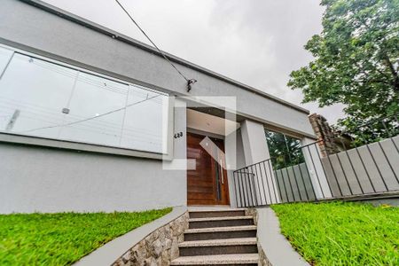 Casa à venda com 250m², 4 quartos e 2 vagas Casa à venda com 250m², 4 quartos e 2 vagasFachada