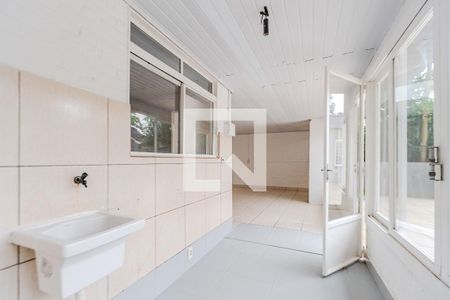 Casa à venda com 250m², 4 quartos e 2 vagas Casa à venda com 250m², 4 quartos e 2 vagasÁrea de Serviço