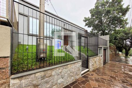 Casa à venda com 250m², 4 quartos e 2 vagas Casa à venda com 250m², 4 quartos e 2 vagasFachada