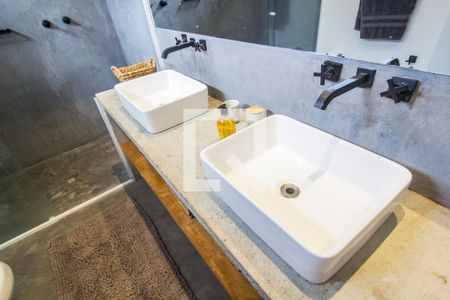 Apartamento à venda com 329m², 4 quartos e 4 vagas Apartamento à venda com 329m², 4 quartos e 4 vagasBanheiro da Suíte 1