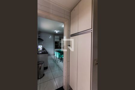 Casa à venda com 322m², 5 quartos e 6 vagasLavanderia