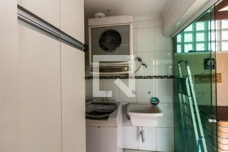 Casa à venda com 322m², 5 quartos e 6 vagasLavanderia