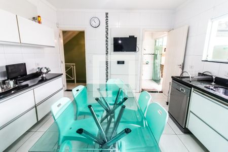 Casa à venda com 322m², 5 quartos e 6 vagasCozinha - Armários