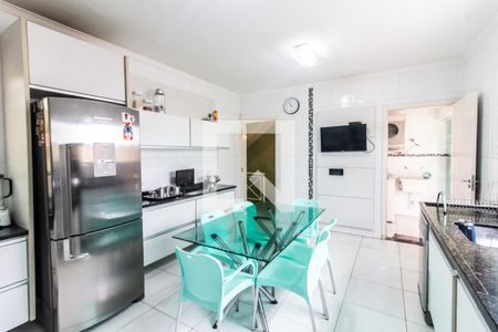 Casa à venda com 322m², 5 quartos e 6 vagasCozinha - Armários