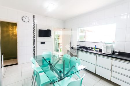 Casa à venda com 322m², 5 quartos e 6 vagasCozinha - Armários