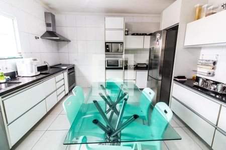 Casa à venda com 322m², 5 quartos e 6 vagasCozinha - Armários