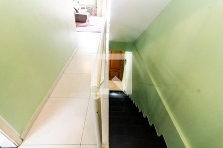 Casa à venda com 322m², 5 quartos e 6 vagasEscada Garagem