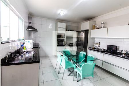 Casa à venda com 322m², 5 quartos e 6 vagasCozinha - Armários