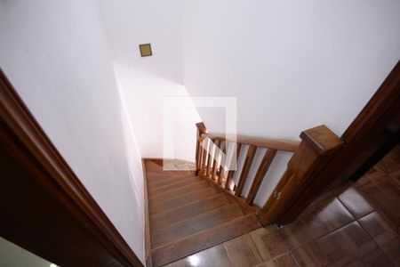 Casa de condomínio à venda com 120m², 2 quartos e 1 vagaEscada