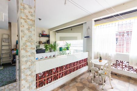 Casa à venda com 250m², 2 quartos e 2 vagas Casa à venda com 250m², 2 quartos e 2 vagasvaranda