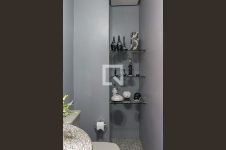 Casa à venda com 367m², 4 quartos e 2 vagas Casa à venda com 367m², 4 quartos e 2 vagasLavabo