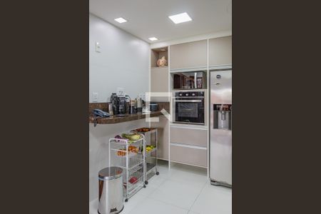 Casa à venda com 367m², 4 quartos e 2 vagas Casa à venda com 367m², 4 quartos e 2 vagasCozinha