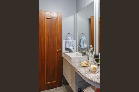 Casa à venda com 367m², 4 quartos e 2 vagas Casa à venda com 367m², 4 quartos e 2 vagasLavabo