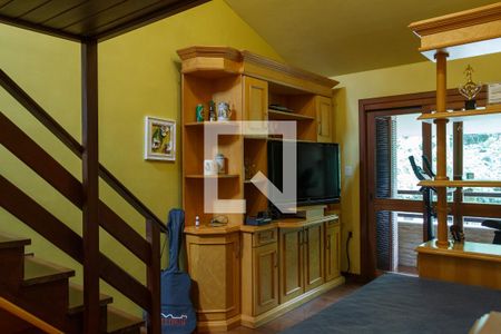 Casa à venda com 367m², 4 quartos e 2 vagas Casa à venda com 367m², 4 quartos e 2 vagasQuarto 4