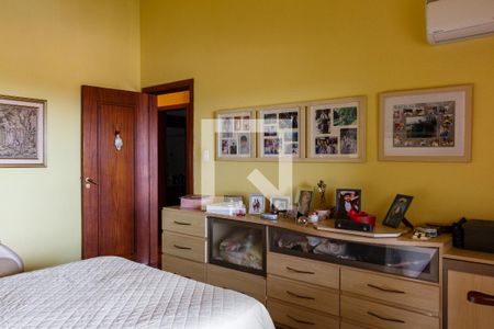 Casa à venda com 367m², 4 quartos e 2 vagas Casa à venda com 367m², 4 quartos e 2 vagasSuite