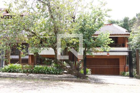 Casa à venda com 367m², 4 quartos e 2 vagas Casa à venda com 367m², 4 quartos e 2 vagasFachada