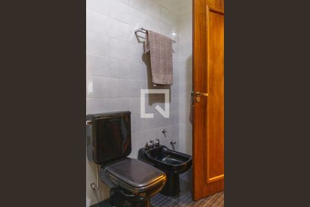 Casa à venda com 367m², 4 quartos e 2 vagas Casa à venda com 367m², 4 quartos e 2 vagasBanheiro Social