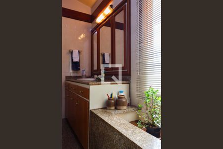 Casa à venda com 367m², 4 quartos e 2 vagas Casa à venda com 367m², 4 quartos e 2 vagasBanheiro da Suíte