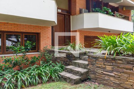 Casa à venda com 367m², 4 quartos e 2 vagas Casa à venda com 367m², 4 quartos e 2 vagasJardim