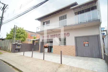 Casa à venda com 300m², 2 quartos e 2 vagas Casa à venda com 300m², 2 quartos e 2 vagasFachada