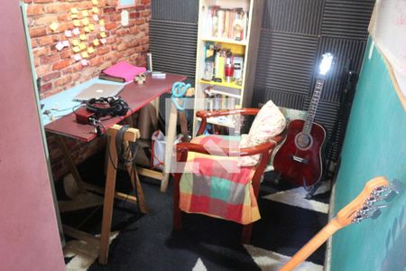 Casa à venda com 91m², 2 quartos e 2 vagasEscritório