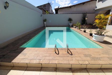 Casa à venda com 237m², 2 quartos e 3 vagasFundos da casa - Piscina