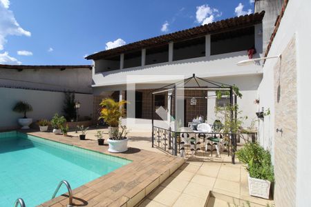 Casa à venda com 237m², 2 quartos e 3 vagasFundos da casa