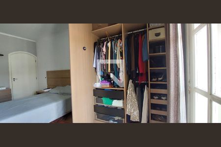 Casa à venda com 190m², 3 quartos e 2 vagas Casa à venda com 190m², 3 quartos e 2 vagasCloset Quarto suíte 1