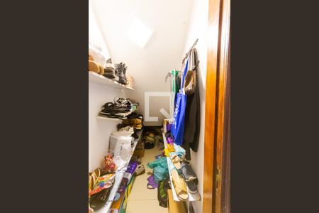 Casa à venda com 230m², 3 quartos e 3 vagas Casa à venda com 230m², 3 quartos e 3 vagasDepósito