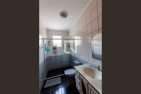 Casa à venda com 230m², 3 quartos e 3 vagas Casa à venda com 230m², 3 quartos e 3 vagasBanheiro