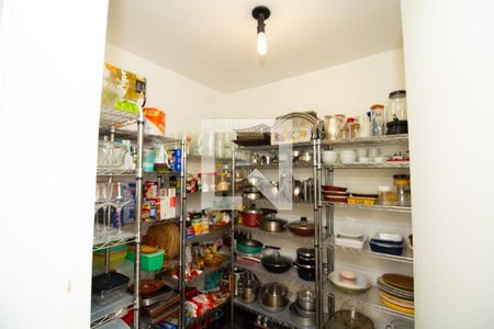 Casa à venda com 345m², 4 quartos e 3 vagas Casa à venda com 345m², 4 quartos e 3 vagasDespensa