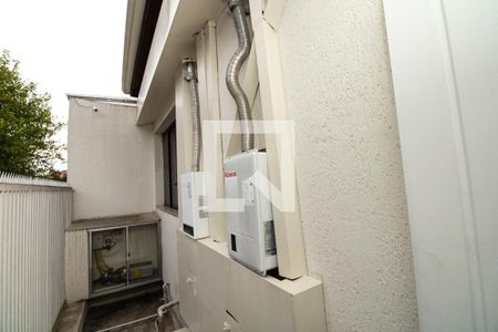 Casa à venda com 345m², 4 quartos e 3 vagas Casa à venda com 345m², 4 quartos e 3 vagasÁrea de máquinas - elevador e aquecedor a gás