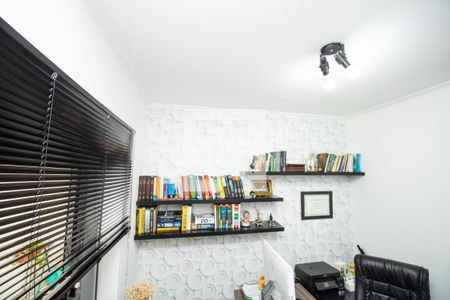 Casa à venda com 345m², 4 quartos e 3 vagas Casa à venda com 345m², 4 quartos e 3 vagasEscritório - Janela e prateleiras