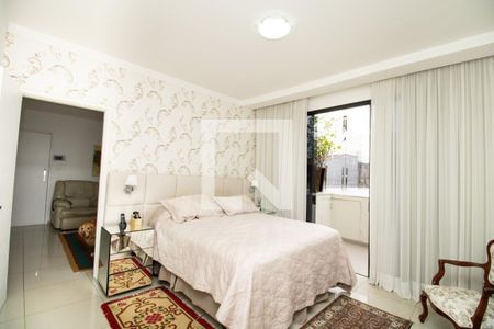Casa à venda com 345m², 4 quartos e 3 vagas Casa à venda com 345m², 4 quartos e 3 vagasSuite master, cama de casal e acesso ao terraço