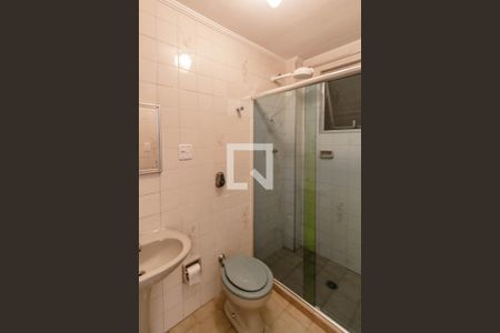 Banheiro de kitnet/studio para alugar com 1 quarto, 35m² em Caiçara, Praia Grande
