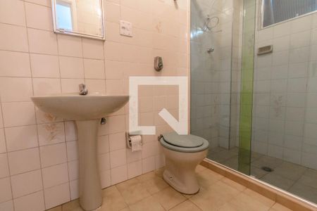 Banheiro de kitnet/studio para alugar com 1 quarto, 35m² em Caiçara, Praia Grande