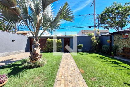 Casa à venda com 360m², 3 quartos e 6 vagas Casa à venda com 360m², 3 quartos e 6 vagasQuintal