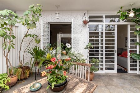 Casa para alugar com 208m², 3 quartos e 3 vagas Casa para alugar com 208m², 3 quartos e 3 vagasQuintal