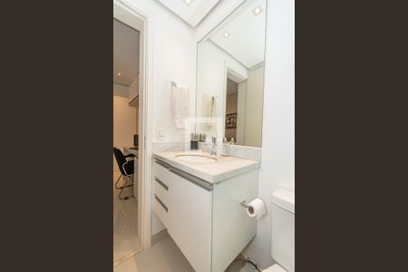 Apartamento à venda com 135m², 2 quartos e 2 vagas Apartamento à venda com 135m², 2 quartos e 2 vagasBanheiro da Suíte 1