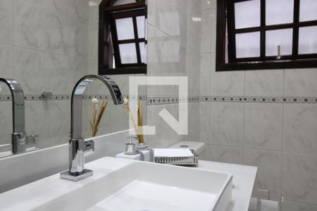 Casa à venda com 240m², 4 quartos e 2 vagasBanheiro 1