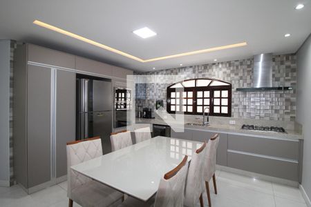 Casa à venda com 240m², 4 quartos e 2 vagasCozinha