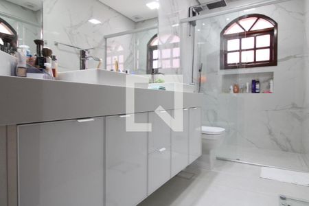 Casa à venda com 240m², 4 quartos e 2 vagasBanheiro da Suíte