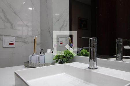 Casa à venda com 240m², 4 quartos e 2 vagasBanheiro 2