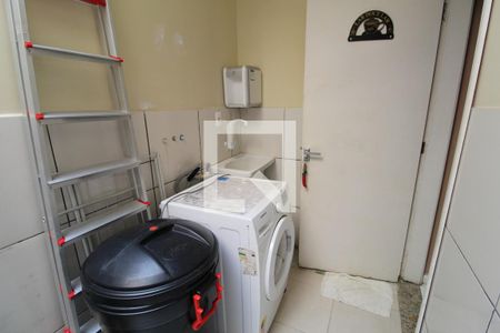 Casa à venda com 100m², 3 quartos e 1 vagaÁrea de serviço